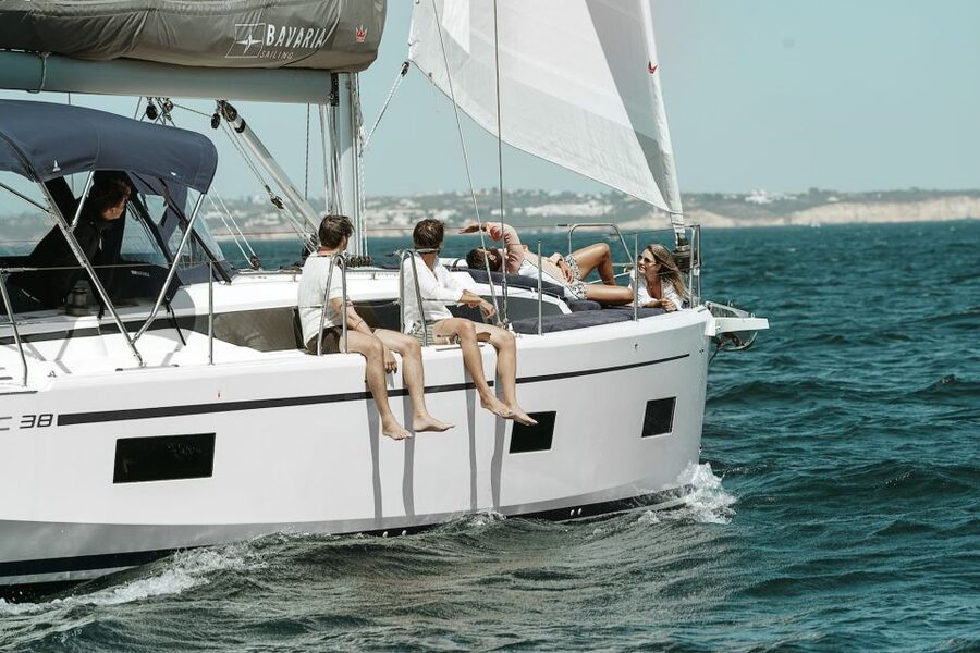 Portimao: Luxury Sail-Yacht Cruise with Sunset Option - What to bring and what not to wear
