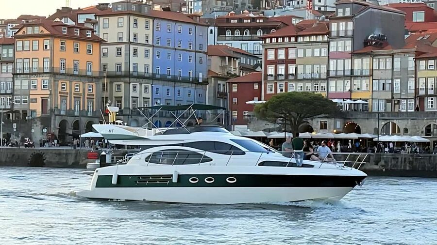 Porto: Luxury 6 Bridges Yacht Cruise with Wine & Snacks - Key points to know before booking