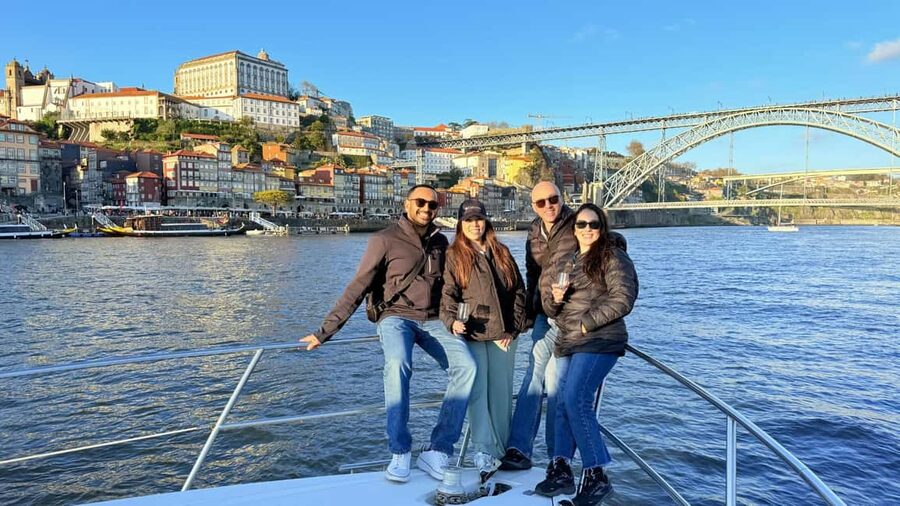 Porto: Luxury 6 Bridges Yacht Cruise with Wine & Snacks - Why Porto looks better from the Douro