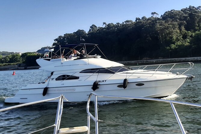 Porto: Luxury Yacht Cruise on the Douro River and Estuary Reserve - One hour anchored at the Douro Estuary Reserve