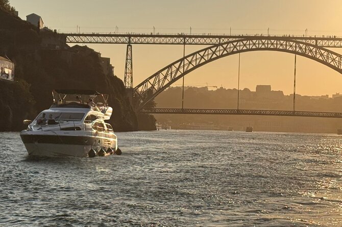 Porto: Luxury Yacht Cruise with Wine Tasting & Snacks - From Porto to Vila Nova de Gaia