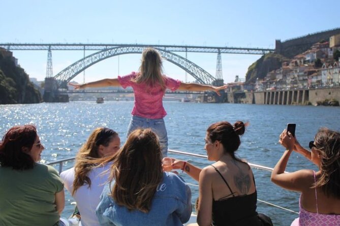 Porto: Luxury Yacht Cruise with Wine Tasting & Snacks - The small-group atmosphere