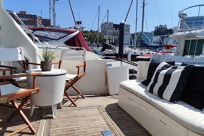 Porto: Luxury Yacht Tour on the Douro River - Sunset or Daytime - What the crew adds to the experience