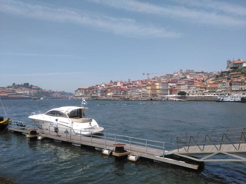 Porto: Passeio em iate privado no Douro com welcome drink - Reading the Douro bridge route
