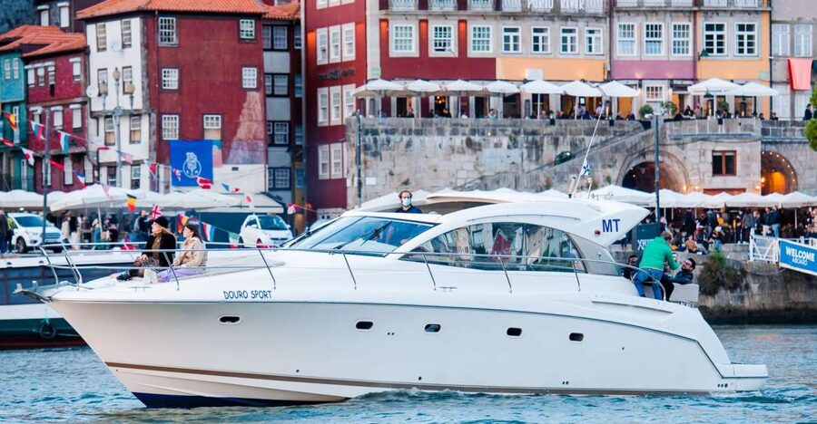 Porto: Passeio em iate privado no Douro com welcome drink - Starting at Marina do Freixo