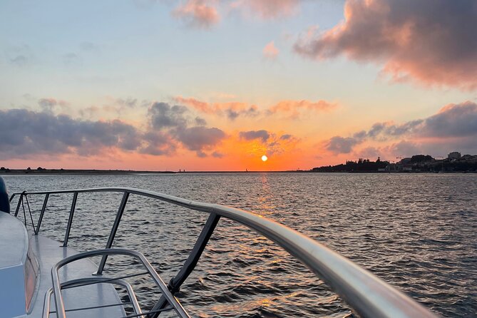 Porto: Private Yacht Cruise with Local Wine, Snacks and 6 Bridges - Starting at Marina do Freixo