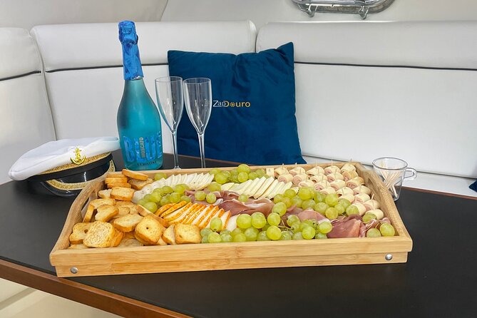 Porto: Private Yacht Cruise with Local Wine, Snacks and 6 Bridges - When this cruise works best