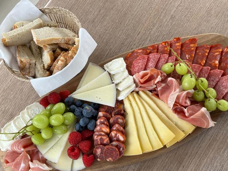 Porto: Private Yacht Cruise with Local Wines & Snacks - The six bridges, from Freixo to Dom Luís