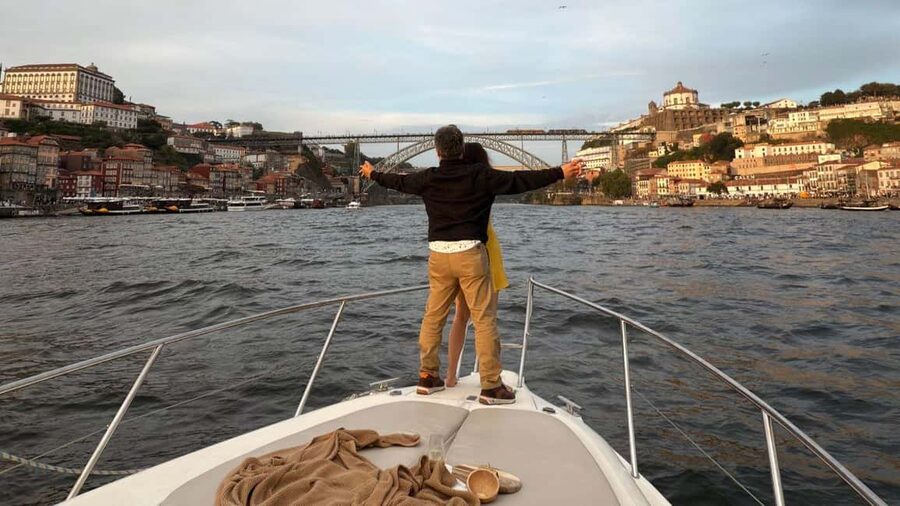 Porto: Private Yacht Tour with Wine, Snacks & 6 Bridges - Key points to know before booking