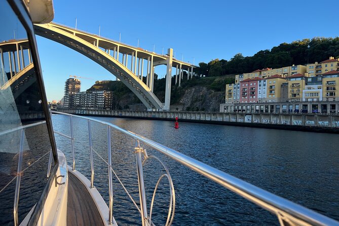 Premium Yacht Tour on the Douro - Setting out from Marina do Freixo