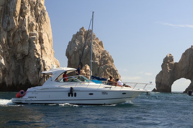 Private 42-foot luxury yacht tour in Los Cabos - Cruising to El Arco, Cabo’s unmistakable landmark