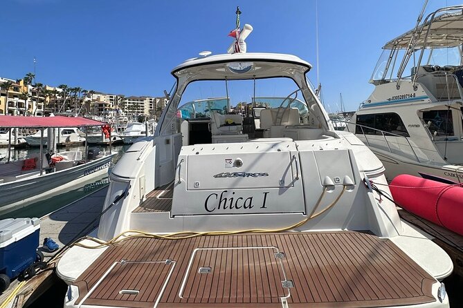 Private 42-foot luxury yacht tour in Los Cabos - Divorce Beach and the Pacific Ocean side