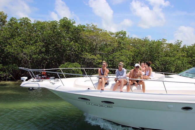 Private 50FT Yacht Rental in Cancún P8 - A private boat for up to 14 people