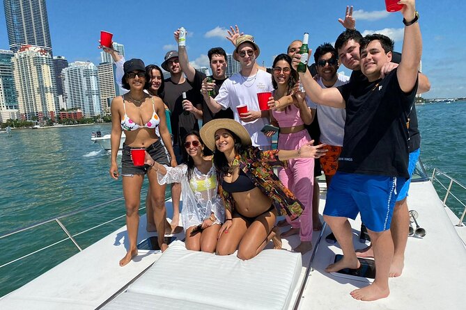 Private 52' Yacht Rental with Captain in Miami - Timing, booking, and meeting-point advice