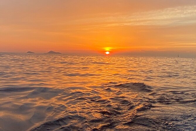 Private all included yacht Tour in Santorini - What is included, and what the price means