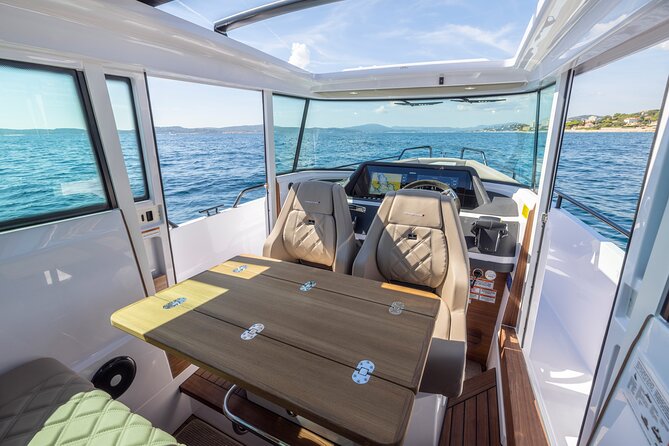 Private Axopar 37 MotorYacht Cruise in Santorini w/ Snack & Drink - Choosing between five and ten hours
