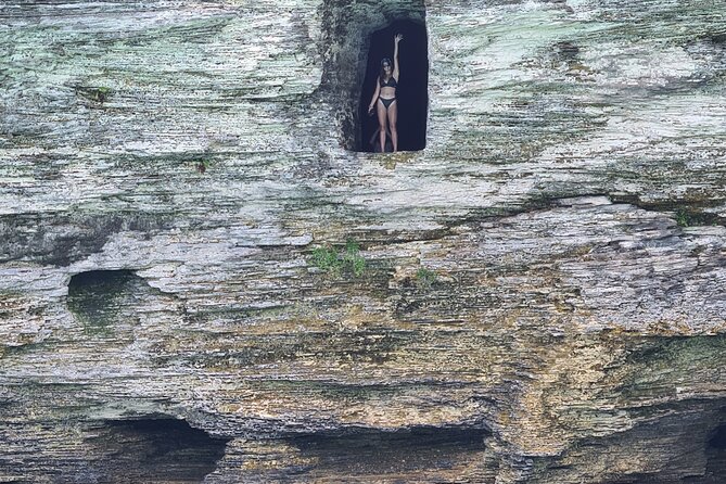 Private Bermuda Boat Charter Cliff Jumping, Islands & Sightseeing - Admiralty House Park: caves, cliffs, and a choice of heights