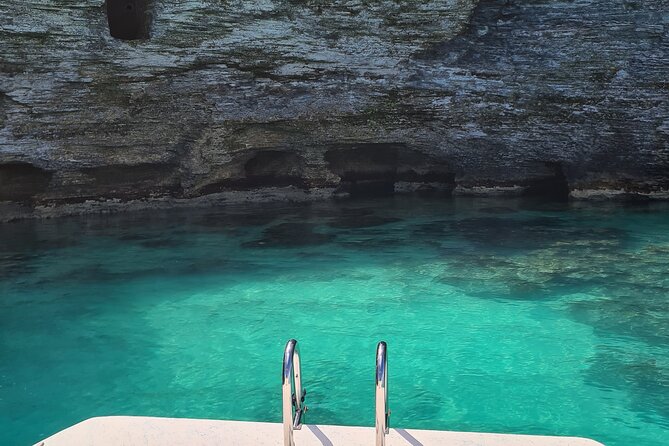 Private Bermuda Boat Charter Cliff Jumping, Islands & Sightseeing - Why the small boat makes a difference