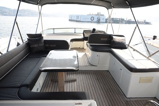 Private Bosphorus Cruise with Luxury Yacht - Anadolu Hisarı and Küçüksu Pavilion