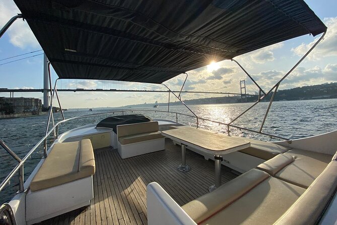 Private Bosphorus Sightseeing Cruise By Luxury Yacht in Istanbul - Maiden’s Tower and the return toward Istanbul