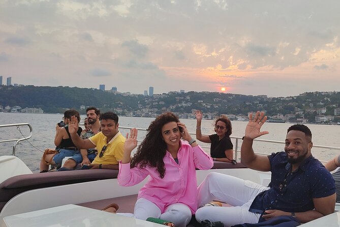 Private Bosphorus Sightseeing Cruise on Luxury Yacht - Asian-side palaces and elegant shorelines