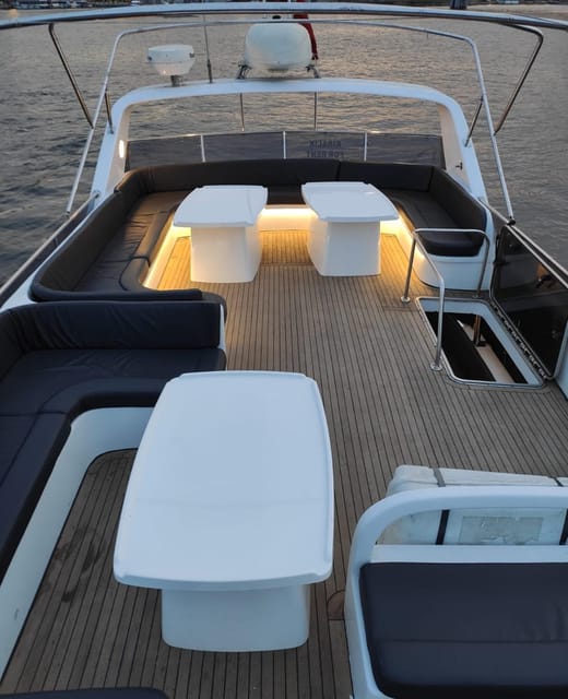 Private Bosphorus Yacht with Local Guide and Snacks - Who will enjoy this most?