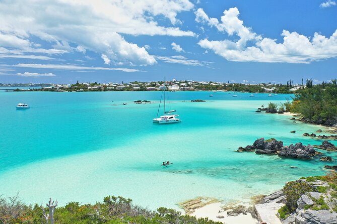 Private Catamaran Charter on Elusive - Setting sail aboard Elusive