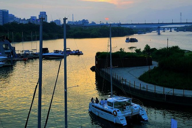 Private Catamaran Yacht Tour in Han River - Starting at Yeouido Hangang Park