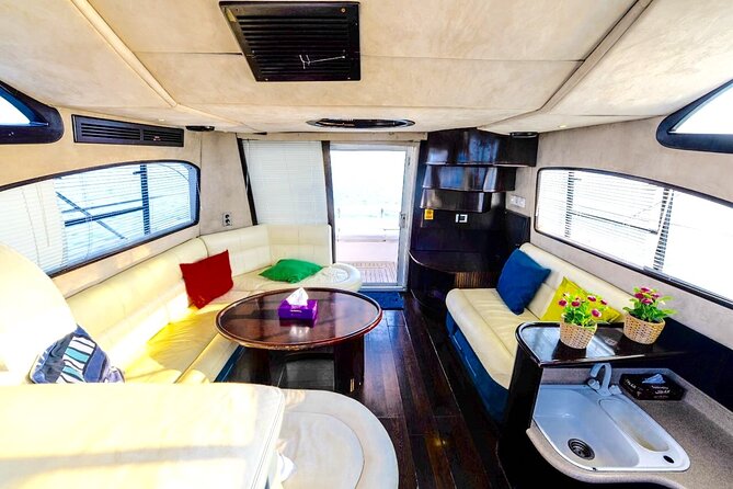 Private Charter Yacht: Dubai Marina, Atlantis And Burj al Arab - What is included on the yacht
