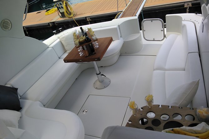 Private Cruise around Capri - yacht 40' - Lunch in Nerano adds a useful change of pace