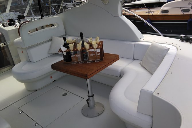 Private Cruise around Capri - yacht 40' - What the $2,978.54 price really buys