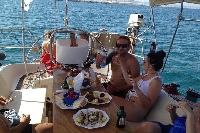 Private cruise with a sailing yacht Koursaros - Morning or afternoon: which time should you choose?