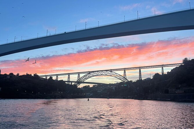 Private experience in the Douro (1 to 10 people) on a yacht just for you - Passing beneath Porto’s historic bridges