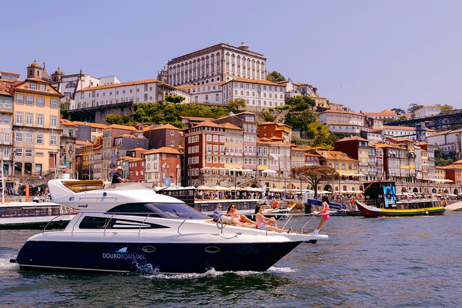 Private experience in the Douro (1 to 10 people) on a yacht just for you - A quiet look at Porto and Gaia from the water