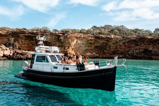 Private Full Day boat charter in Traditional Balearic Yacht - The first part of the day: settle in on deck