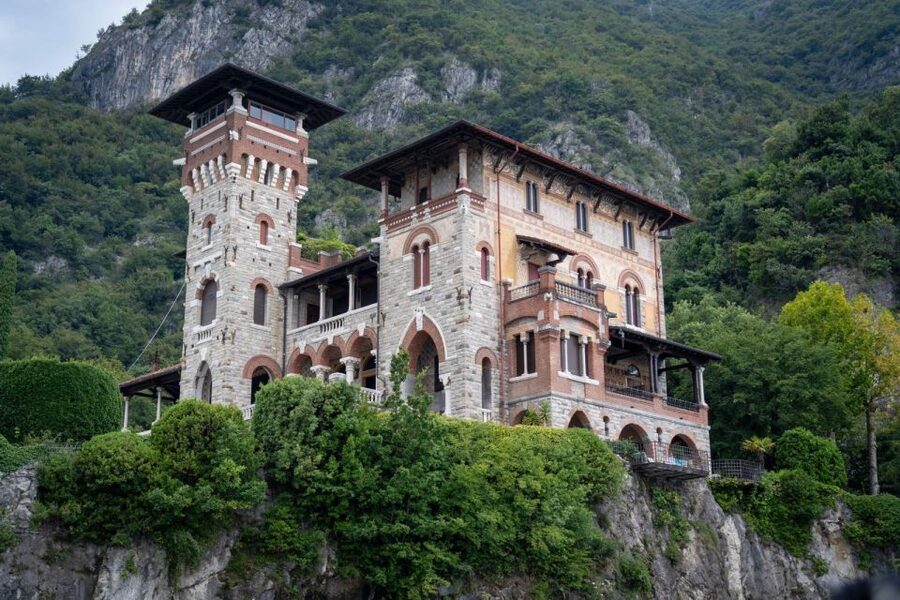 Private Luxury Boat Tour of Lake Como with Stops & Drinks - Value, group size, and practical limits