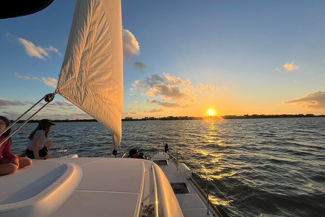 Private Luxury Catamaran Tour to Stingray City and Snorkel - How the crew shapes the day