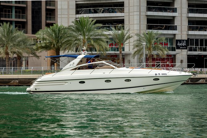 Private Luxury Everest Yacht Cruise from Dubai Marina - Palm Jumeirah and Atlantis