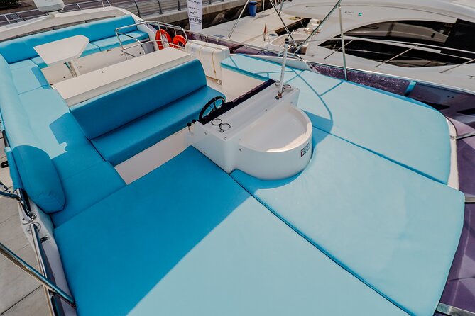 Private Luxury Yacht cruise around Atlantis and Dubai Marina - Bringing food, drinks, and a birthday plan