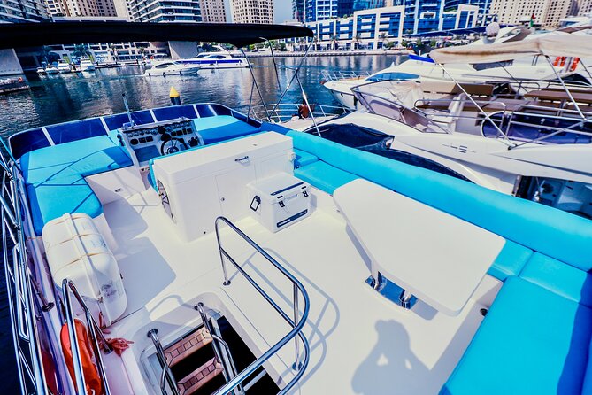 Private Luxury Yacht cruise around Atlantis and Dubai Marina - Service, cleanliness, and booking communication