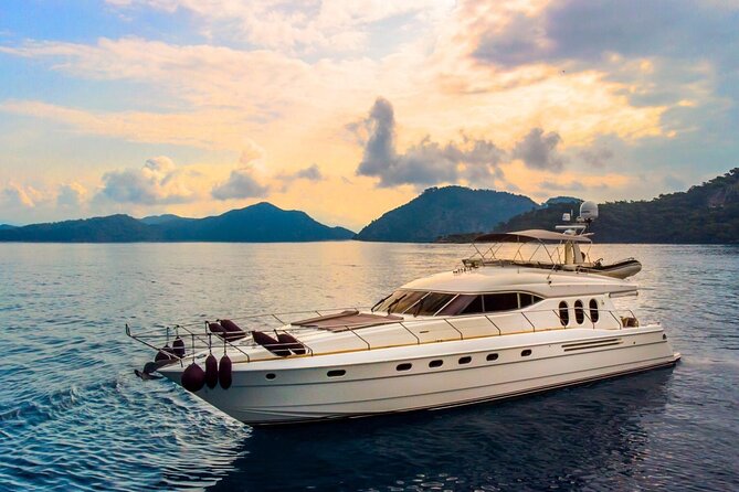 Private Luxury Yacht Cruise on Bosphorus - From Dolmabahçe Palace to Çırağan Palace