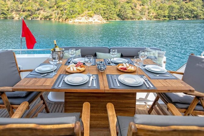 Private Luxury Yacht Cruise on Bosphorus - Ortaköy, Bebek, and the first bridge