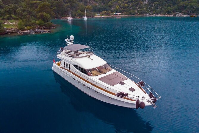 Private Luxury Yacht Cruise on Bosphorus - Rumeli Fortress and the narrowest part of the strait
