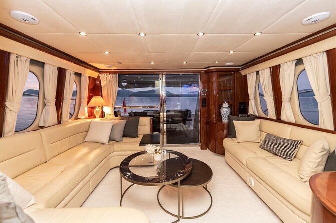 Private Luxury Yacht Cruise on Bosphorus - Beylerbeyi Palace and Maiden’s Tower