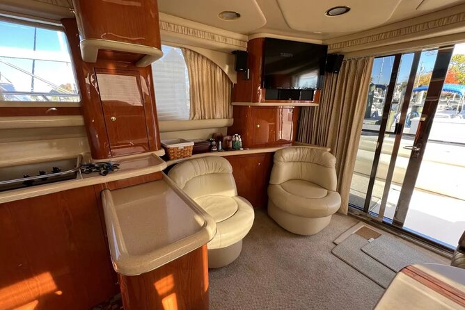 Private Luxury Yacht Cruise Tour in Miami Beach and Biscayne Bay - Service, Communication, and Crew Expectations