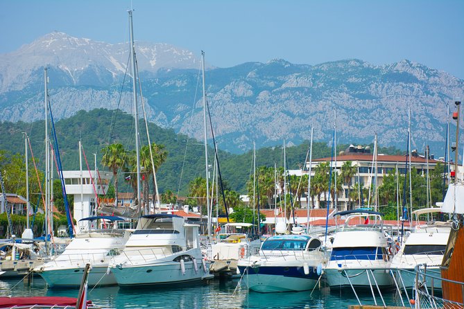 Private Luxury Yacht Tour with Lunch and Drinks - Lunch, soft drinks, and the cost of comfort