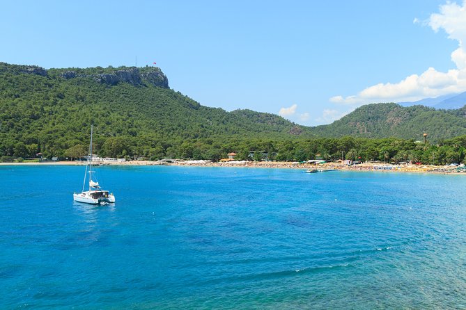 Private Luxury Yacht Tour with Lunch and Drinks - Who will get the most from this yacht trip