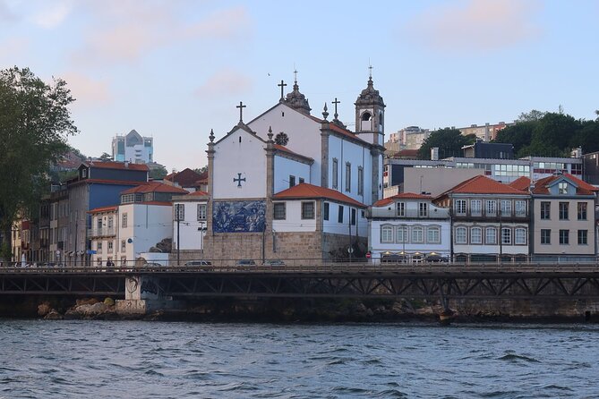 Private Porto Sailing Yacht Sunset Sightseeing Tour - Turning toward the Douro Estuary at sunset