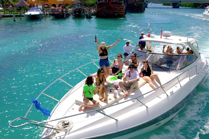 Private Premium Yacht 46FT Rental in Cancún - Who gets the best value from this charter