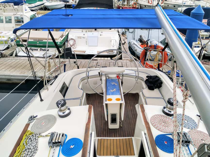 Private sailboat charter - coastal tour with snorkeling in the bay - Who will get the most from this three-hour charter